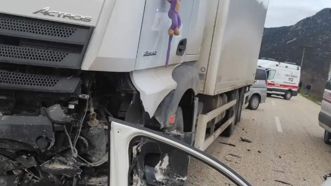 Isparta’da Kahreden Kaza: İki Genç TIR Altında Can Verdi! 2